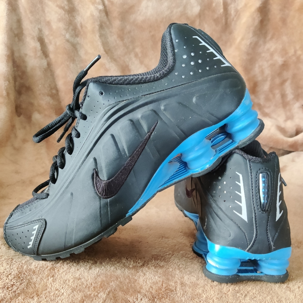 NIKE - Shox R4 Shoes